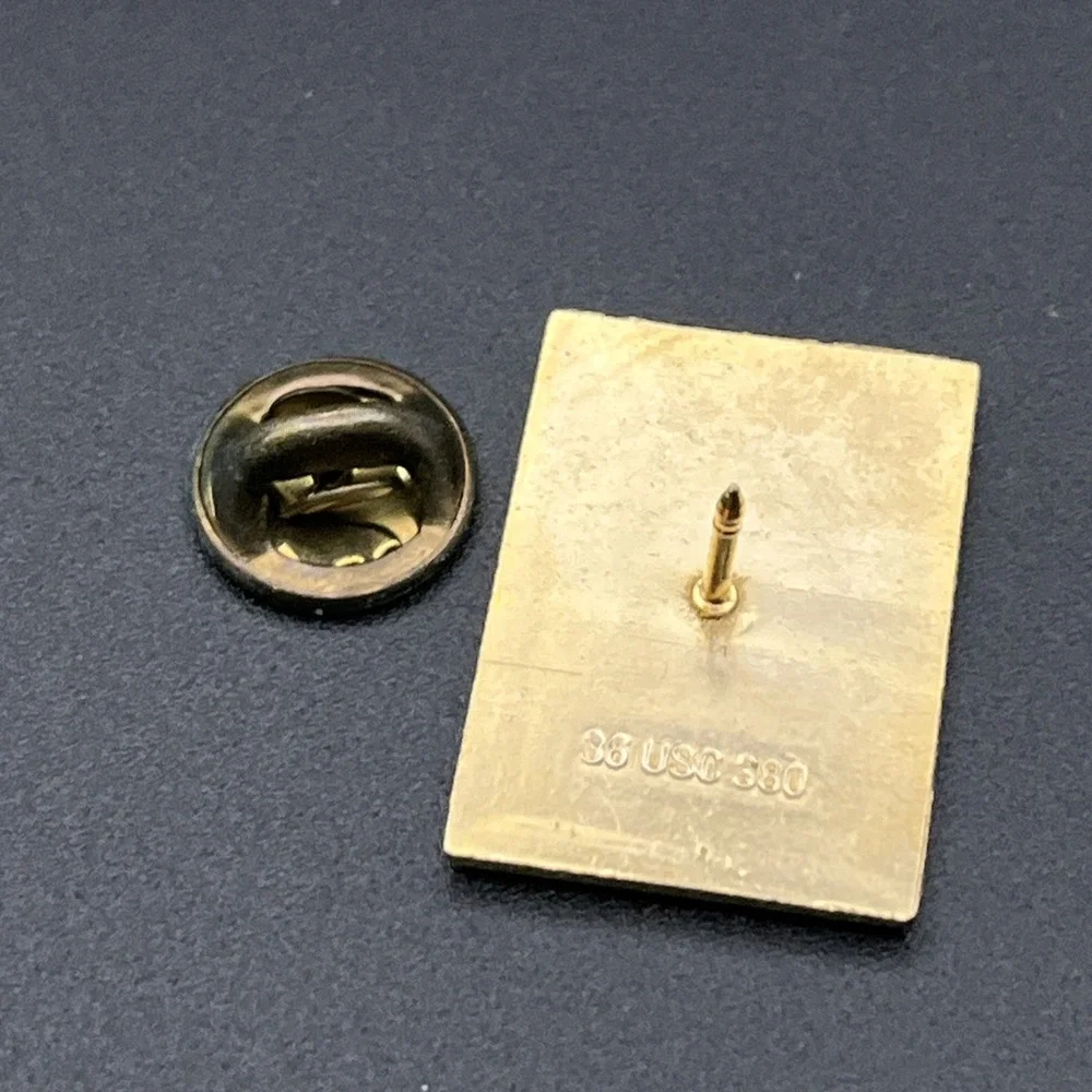 Vintage Olympic Games Team USA Claussen Sponsor‎ Running Lapel Hat Pin
